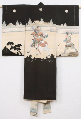 Boys miyamairi kimono with Yoshitsune on horseback and Benkei, anonymous, 1920 - 1940 Canvas Print