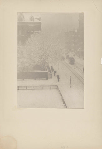 Street view from the window of Alfred Stieglitz in New York, Alfred Stieglitz, 1907 Canvas Print