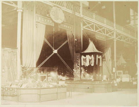 Gezicht op de presentaties van Egypte, Turkije en Griekenland op de Great Exhibition of the Works of Industry of All Nations in 1851 in het Crystal Palace in Londen, Hugh Owen (attributed to), 1851 Canvas Print