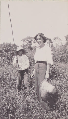 Maria Gonggrijp, standing with the hat in hand, Andries Augustus Boom, 1911 Canvas Print