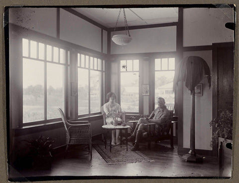 Couple Jetten in their living room, anonymous, 1925 - 1927 Canvas Print