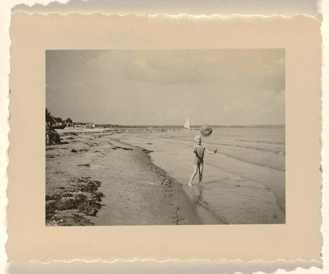 Isabel Wachenheimer op strand van Scharbeutz, september 1934, anonymous, 1934 Canvas Print