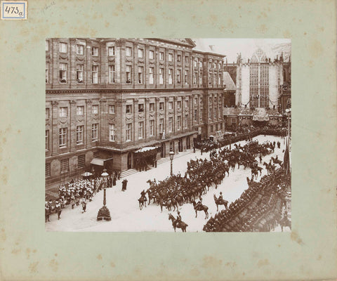 Military honour, paid by soldiers of all Corpses to Wilhelmina, the day before her inauguration as Queen, at the Palace on Dam Square, Amsterdam, Sigmund Löw (possibly), 1898 Canvas Print