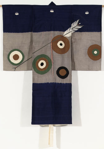 Boys miyamairi kimono with arrow and goals, anonymous, 1920 - 1940 Canvas Print