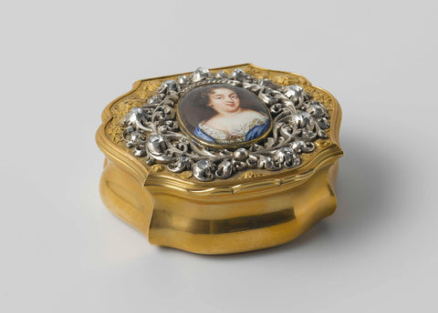 Snuffbox with a breast ornament with a portrait of Queen Mary, Henri La Pierre, 1752 Canvas Print