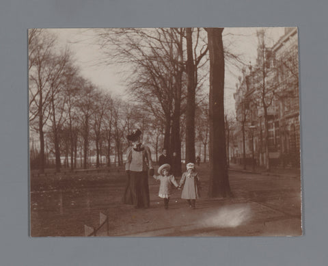 Jennigje Hendrika Jacoba Jonker walks the streets with two children, Johannes Diderik van der Waals (1873-1971) (attributed to), 1906 - 1907 Canvas Print