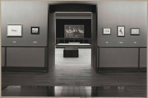 Zaal met vijf prenten, een bank voor bezoekers en een doorgang met zicht op een schilderij, c. 1969 Canvas Print