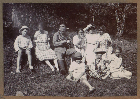 Company sitting in an orange field on plantation 'La Liberté' in Suriname, anonymous, 1922 Canvas Print