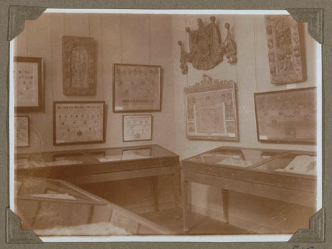 Arrangement Genealogical-heraldic exhibition in 1933, in a hall of the KOG., 1933 Canvas Print