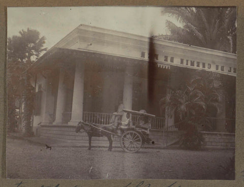 Horse and carriage for Hotel du Chemin de Fer in Buitenzorg, anonymous, c. 1920 Canvas Print