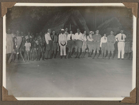 Group of Dutch people visiting a village, anonymous, 1925 - 1927 Canvas Print