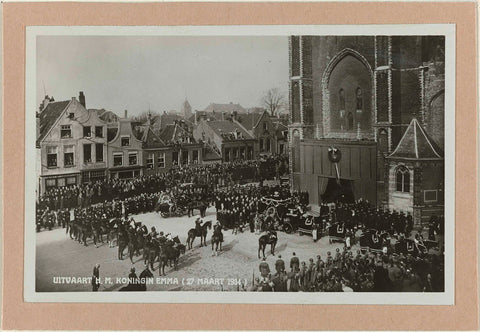 The arrival in front of the Nieuwe Kerk of the funeral procession of Emma, Queen Regent of the Netherlands, in Delft on 27 March 1934, anonymous, 1934 Canvas Print