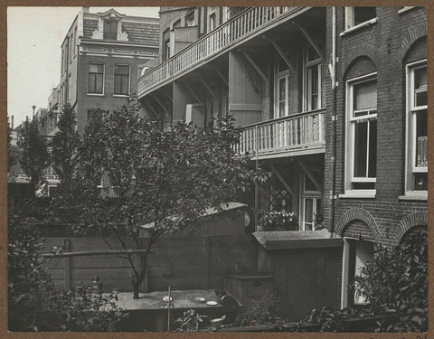 Garden and rear façade of Eerste Helmersstraat 110 in Amsterdam, anonymous, c. 1910 - c. 1930 Canvas Print