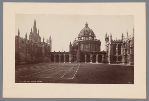 Oxford, All Souls College; de koepel is Radclyffe Library 1747, anonymous Canvas Print