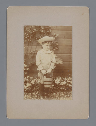 Portrait of Lucas van der Waals with a bucket, Johannes Diderik van der Waals (1873-1971) (attributed to), 1910 - 1920 Canvas Print