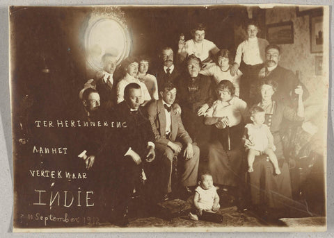 Family portrait in a living room, anonymous, c. 1900 - c. 1915 Canvas Print