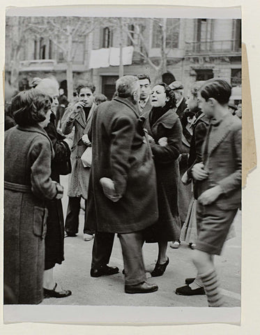 Battle for a loaf of bread in Barcelona, Associated Press Berliner Büro, 1939 Canvas Print