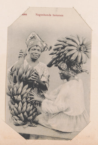 Vrouwen met trossen bananen, Eugen Klein, 1900 - 1910 Canvas Print