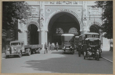 Moving vans on the Museumstraat, in front of the underpass, 1939 Canvas Print