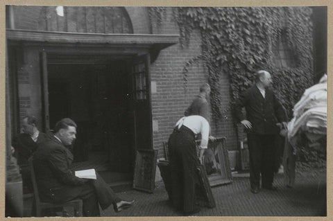 Entrance Modern Art on the hobbemastraat during the evacuation in 1939, 1939 Canvas Print