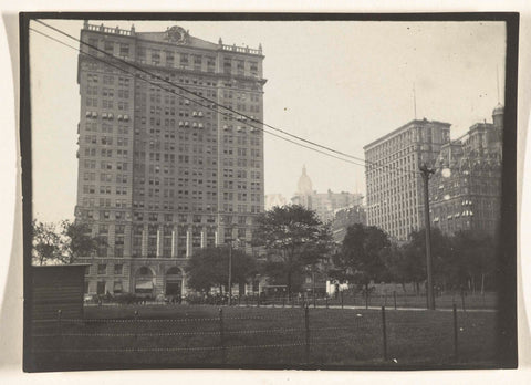 View of a skyscraper, in the foreground Central Park in New York, Geldolph Adriaan Kessler, 1908 Canvas Print