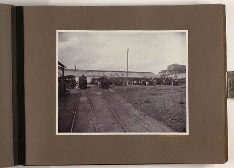 Depot distribution locomotives, Atelier Kurkdjian, 1917 Canvas Print