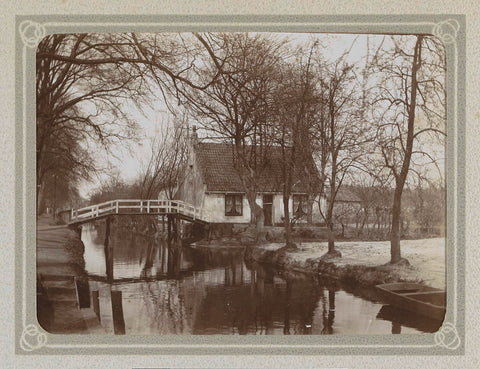 House at a bridge over a ditch, Folkert Idzes de Jong, c. 1905 - c. 1907 Canvas Print