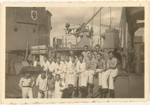 Group of sailors on their ship, anonymous, 1940 - 1943 Canvas Print