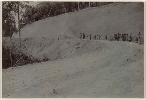 Construction of the road along a slope, anonymous, 1903 - 1913 Canvas Print