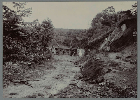 Work on a bridge over the Wenih Rongka, anonymous, 1903 - 1913 Canvas Print