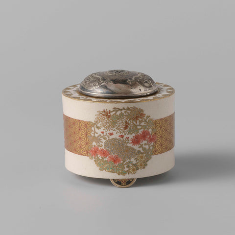 Incense burner with medallions of floral scrolls, diaper pattern and a silver cover, Toyosai, Toyosai (workshop of), c. 1880 - c. 1900 Canvas Print