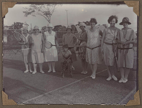 Group photo at the tennis club, anonymous, 1925 - 1927 Canvas Print