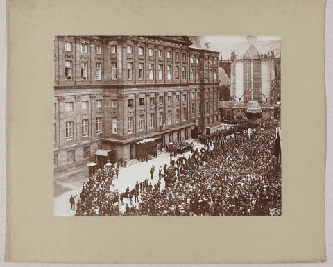 Tribute to Wilhelmina, the day before her inauguration as queen, at the Palace on Dam Square, Amsterdam, Sigmund Löw (possibly), 1898 Canvas Print