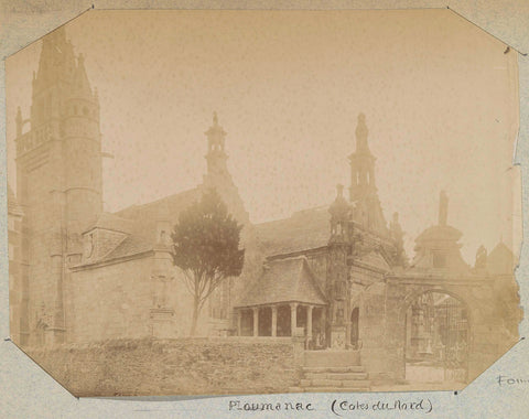 Kerk met kerkhof (parish enclosure) te Guimiliau in Brittany, anonymous, c. 1880 - c. 1900 Canvas Print