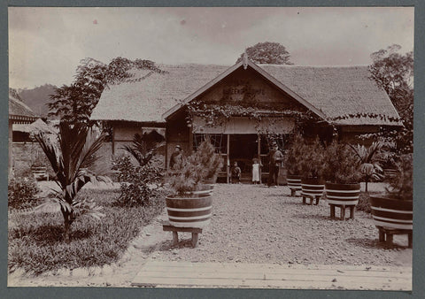 Officer's house in the bivouac at Krueng Seumpo, anonymous, 1903 - 1913 Canvas Print