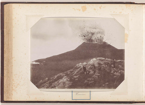 Group of men a woman at the foot of Mount Vesuvius during an eruption, anonymous, c. 1880 - c. 1920 Canvas Print