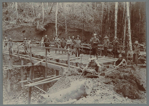 Construction of a wooden bridge, anonymous, 1903 - 1913 Canvas Print