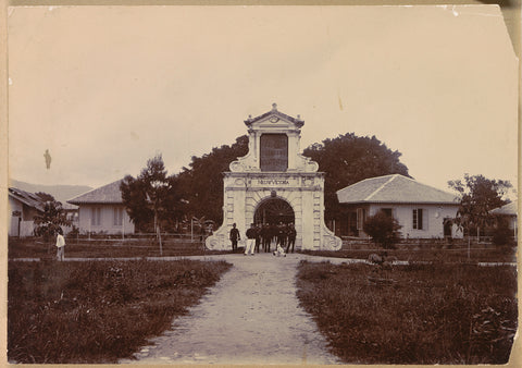 Soldiers at the entrance gate of Fort New Victoria on Ambon, anonymous, c. 1895 - in or before 1898 Canvas Print