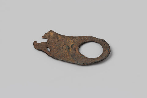 Fragment of a screw plate of a musket of the Chamber Zeeland of the VOC from the wreck of the in 1735 faded East Indiesman 't Vliegend Hart, 1700 - 1735 Canvas Print