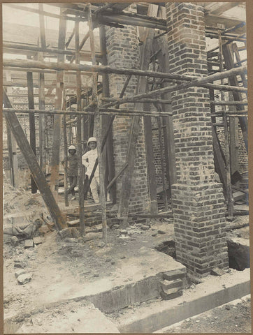 Bennink on the construction site, anonymous, 1914 - 1919 Canvas Print