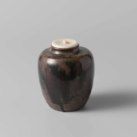 tea caddy with a brown black glaze, Toshiro (possibly), Toshiro (possibly), c. 1400 - c. 1950 Canvas Print