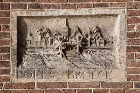 Façade stone with a face on Polsbroek and the text: POELS BROECK, anonymous Canvas Print