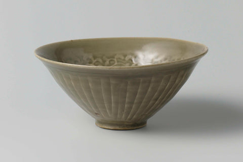 Fluted bowl with floral scrolls, anonymous, c. 960 - c. 1279 Canvas Print