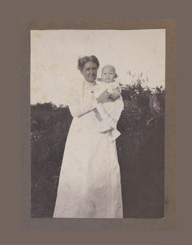 Anna Gonggrijp-Rühmann, standing with a child on her arm, anonymous, 1912 Canvas Print