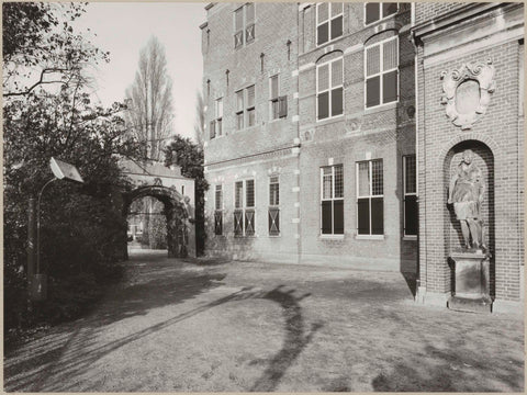 Stadhouderspoort and façade of Fragmentengebouw, 1978 Canvas Print