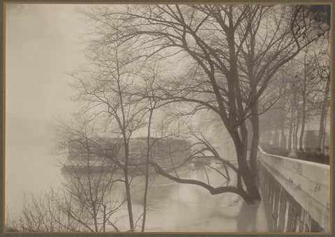 Flooded Seine bank with trees, boats and public during flooding of Paris, G. Dangereux, 1910 Canvas Print