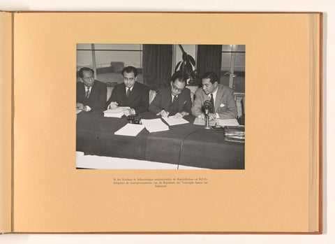 In the Kurhaus in Scheveningen, the Republican and B.F.O. delegations signed the draft constitution of the Republic of the United States of Indonesia, Government Information Service, 1949 Canvas Print