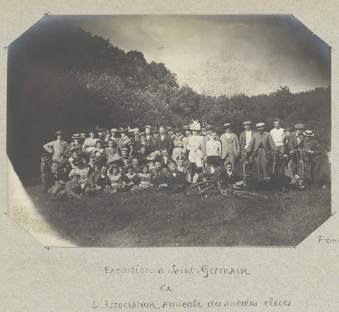 Group portrait of former pupils ('l'Association amicale des anciens élèves') during an excursion to Saint-Germain, anonymous, c. 1880 - c. 1900 Canvas Print