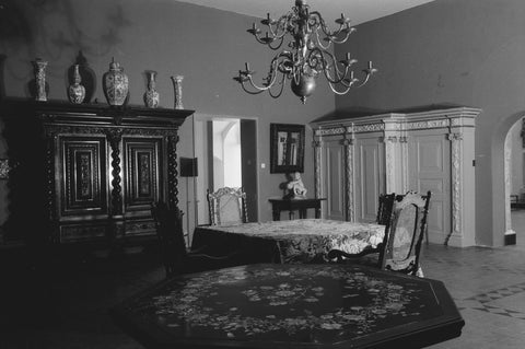 Zaal met meubels waaronder tafel, stoelen en een kast, 1952 Canvas Print