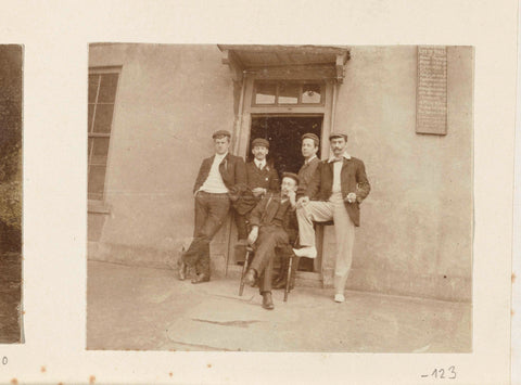 Dolph Kessler with friends in front of a pub in Gainsborough, Geldolph Adriaan Kessler (circle of), c. 1903 - c. 1904 Canvas Print